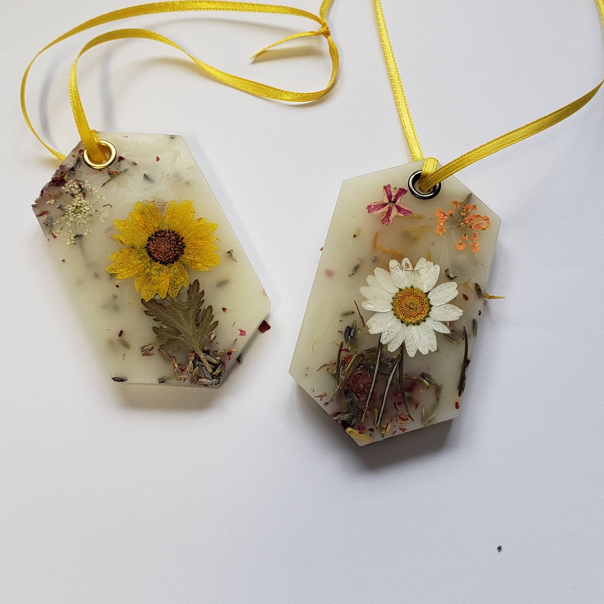 The North Bee Mini Beeswax Potpourri Scented Bar